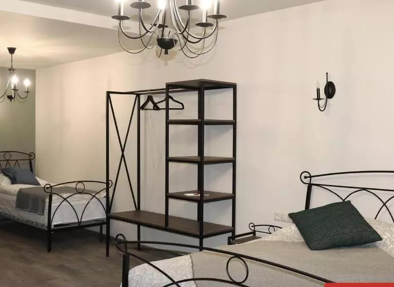 پانسیون Redroof Country House