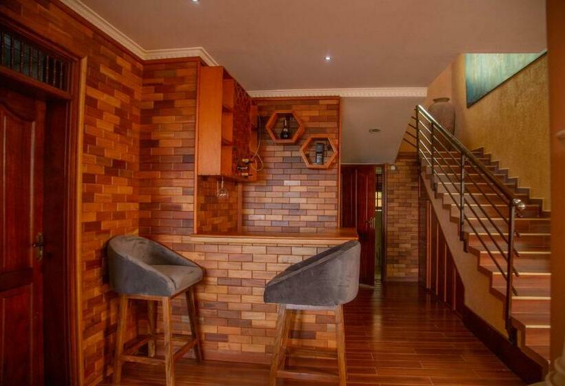 پانسیون Savannah Suites