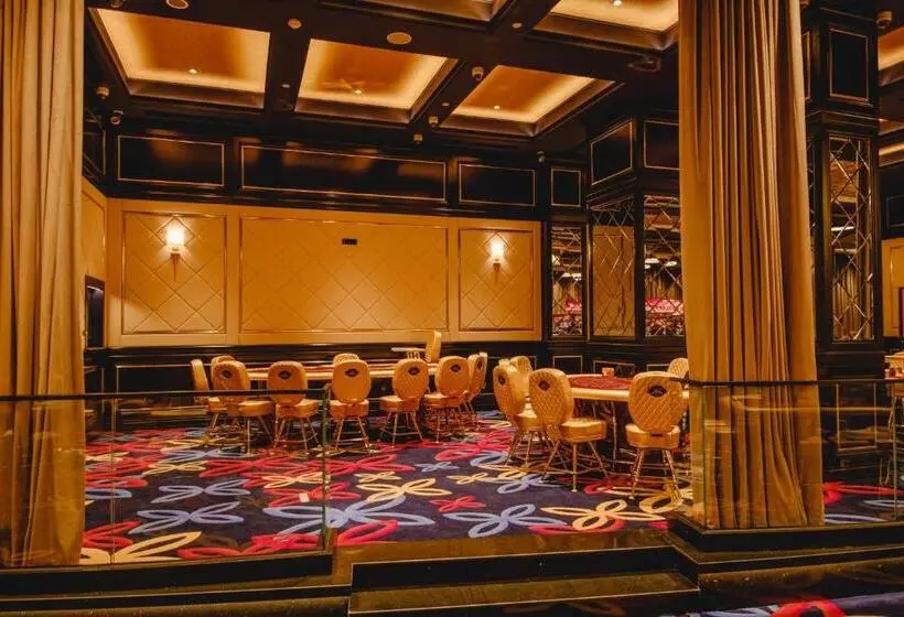 هتل Alliance Palace Batumi