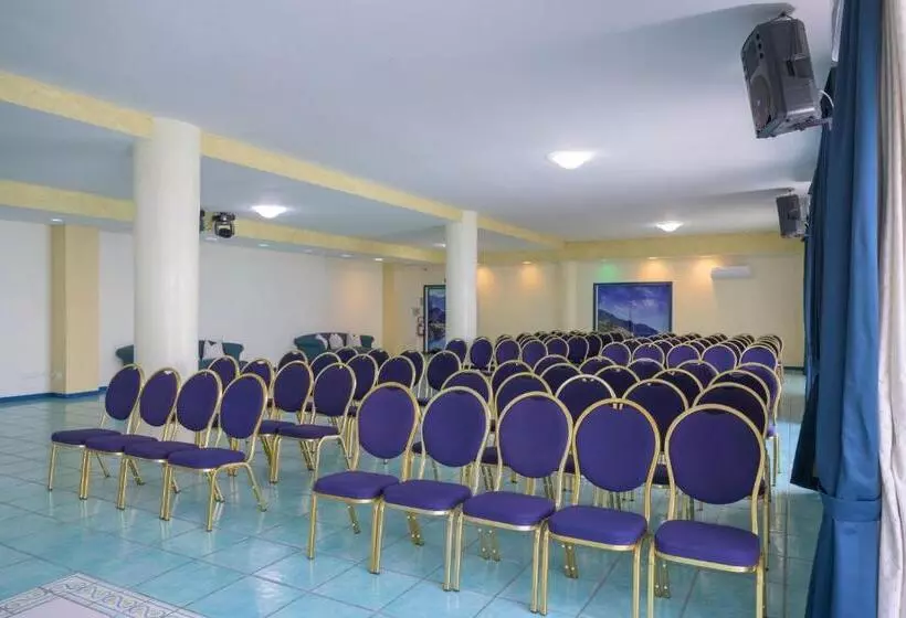 هتل Centro Congressi Polo Nautico