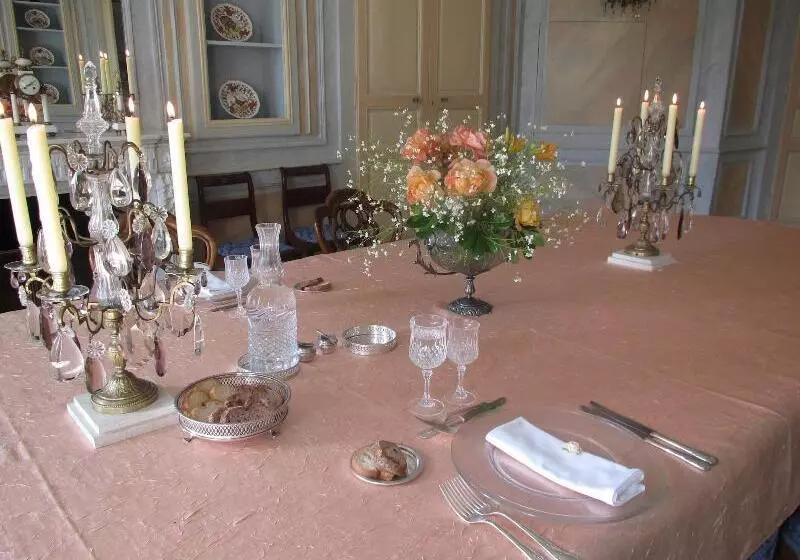 Отель Chateau De Vauloge