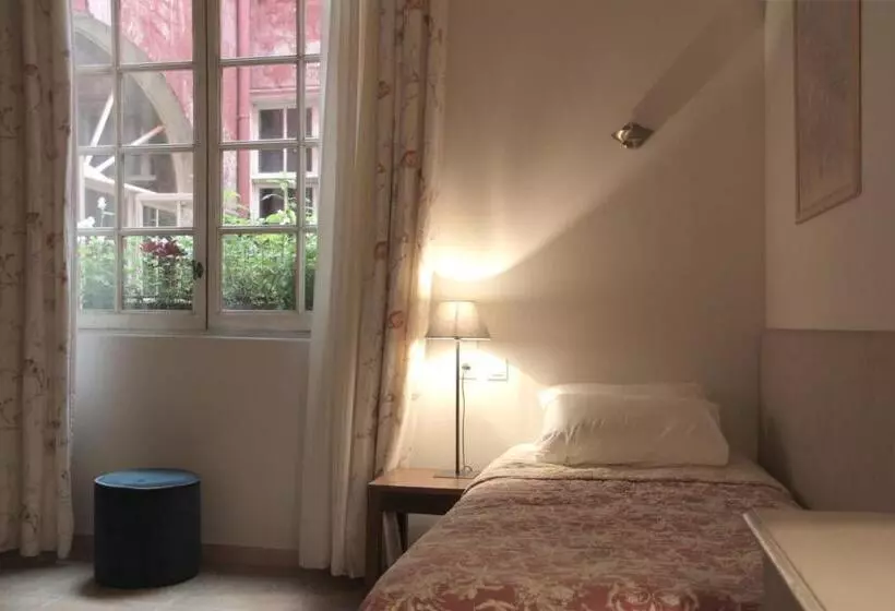 فندق Hôtel De L Amphithéâtre