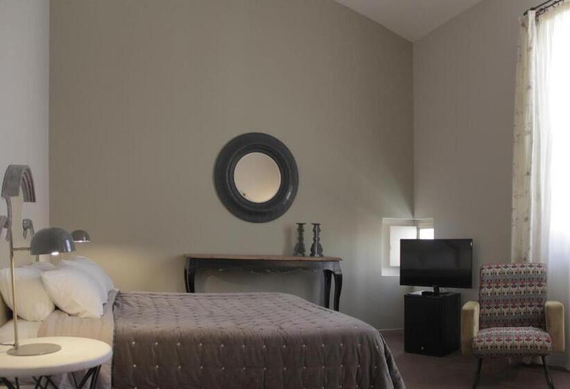 هتل Hôtel De L Amphithéâtre