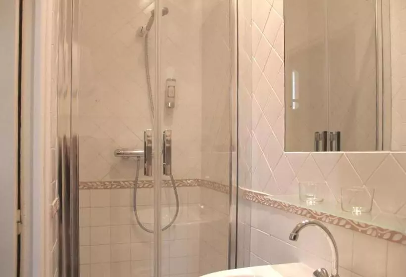 فندق Hôtel De L Amphithéâtre