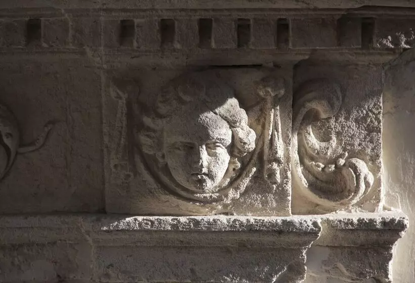 فندق Hôtel De L Amphithéâtre