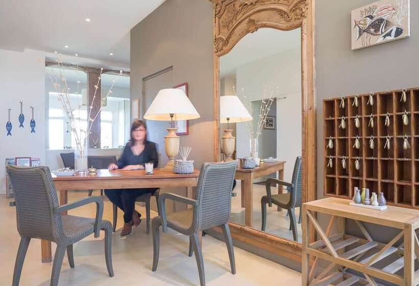 ホテル Hôtel Les Costans, The Originals Relais