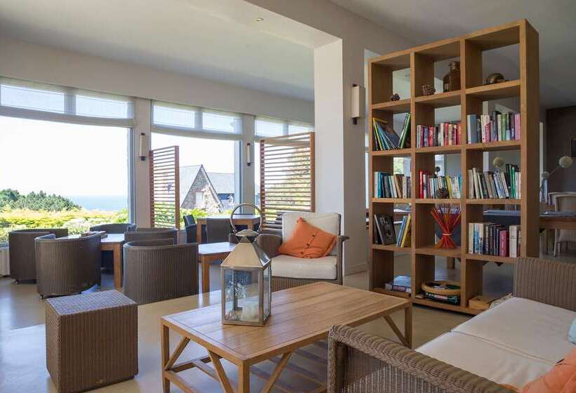 ホテル Hôtel Les Costans, The Originals Relais