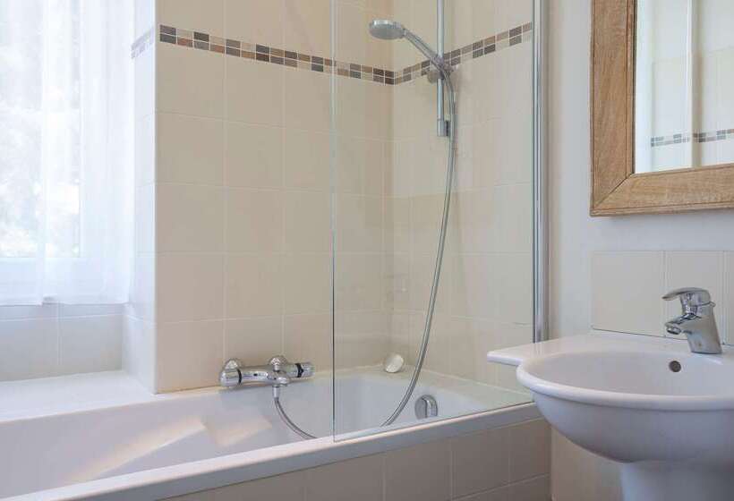 ホテル Hôtel Les Costans, The Originals Relais