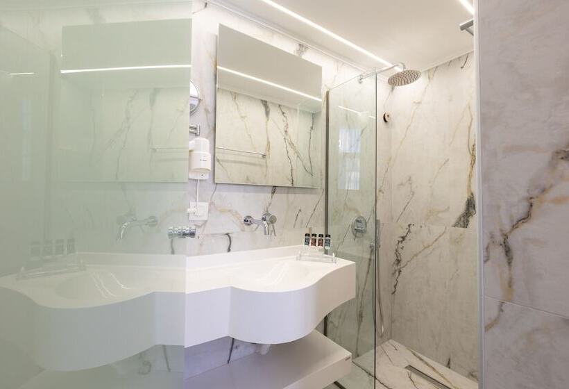 هتل Modern Luxury