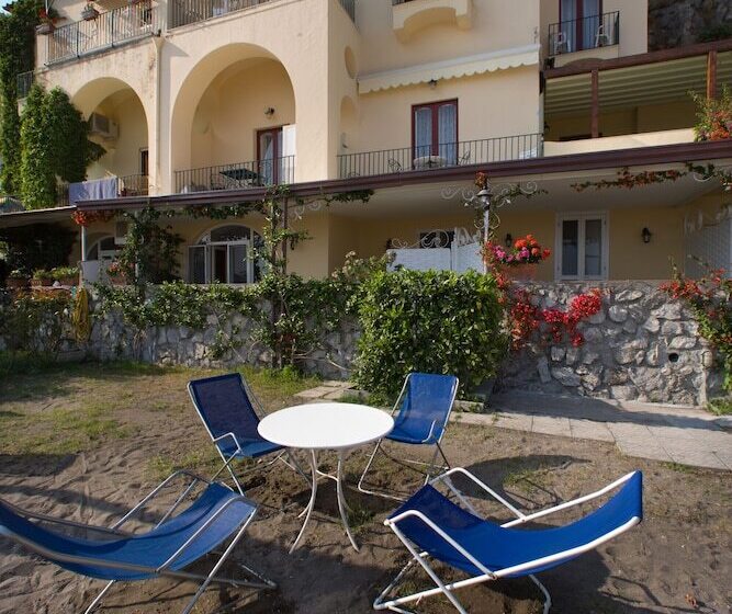 Szálloda La Caravella Di Positano Relais & Beach