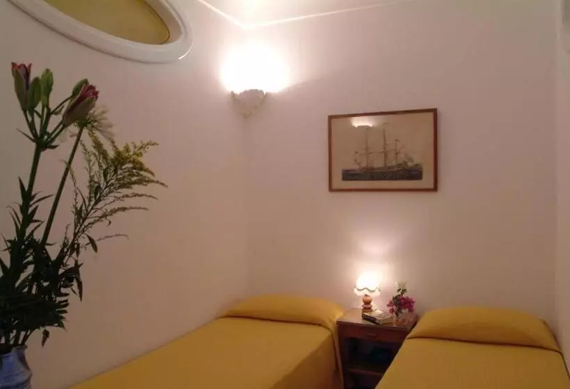 Hotel La Caravella Di Positano   Relais & Beach