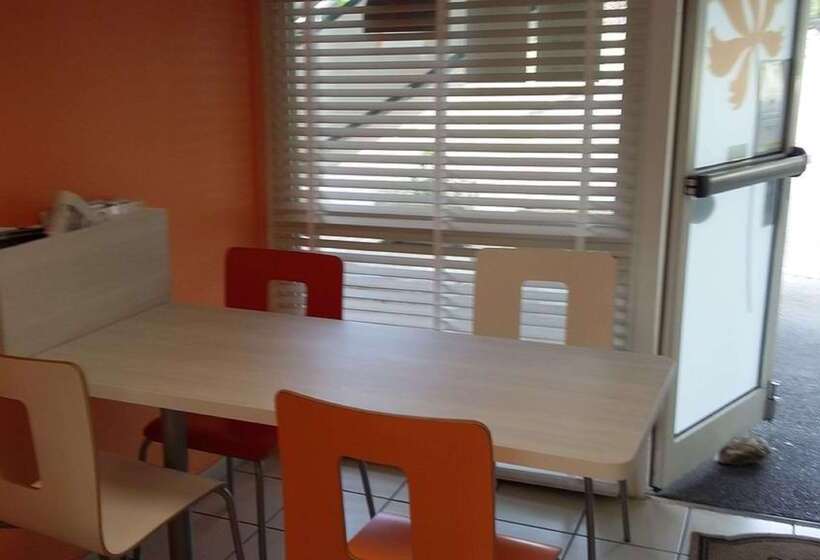 בית מלון כפרי Premiere Classe Biarritz