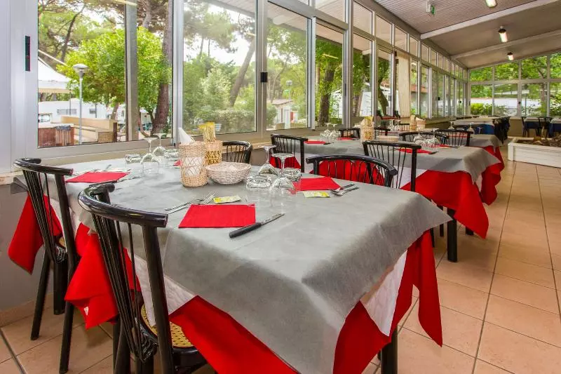 هتل Club Del Sole Marina Romea Easy Camping Village