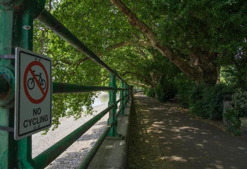 Hurlingham Bed And Breakfast