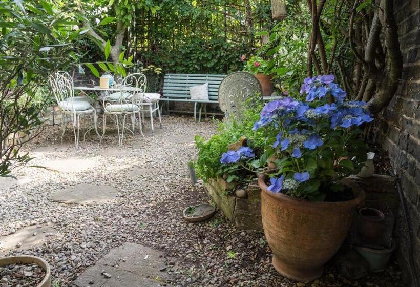 Hurlingham Bed And Breakfast