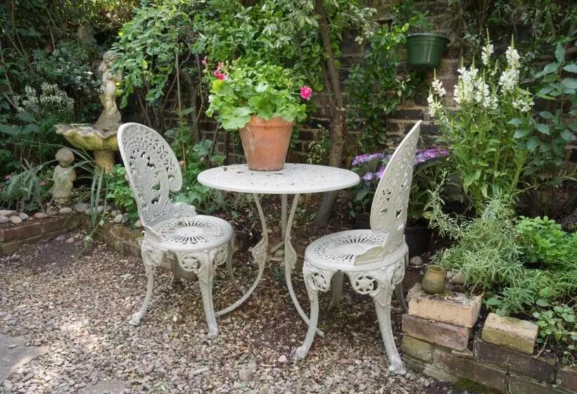 Hurlingham Bed And Breakfast