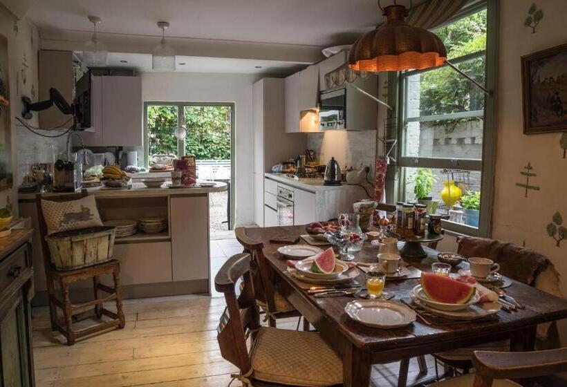 Hurlingham Bed And Breakfast