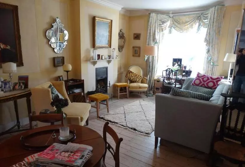 Hurlingham Bed And Breakfast