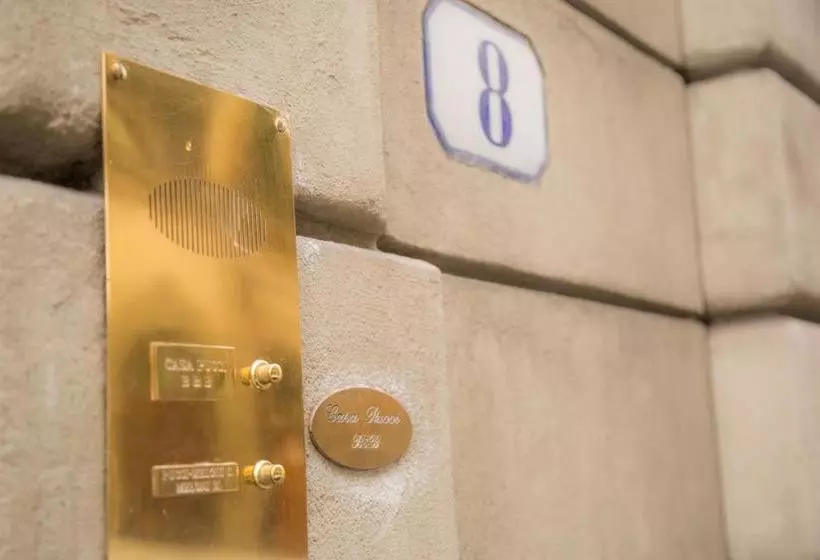 تختخواب و صبحانه Casa Pucci