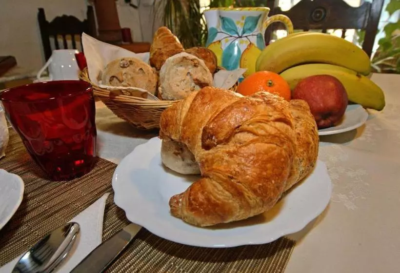 تختخواب و صبحانه Casa Pucci