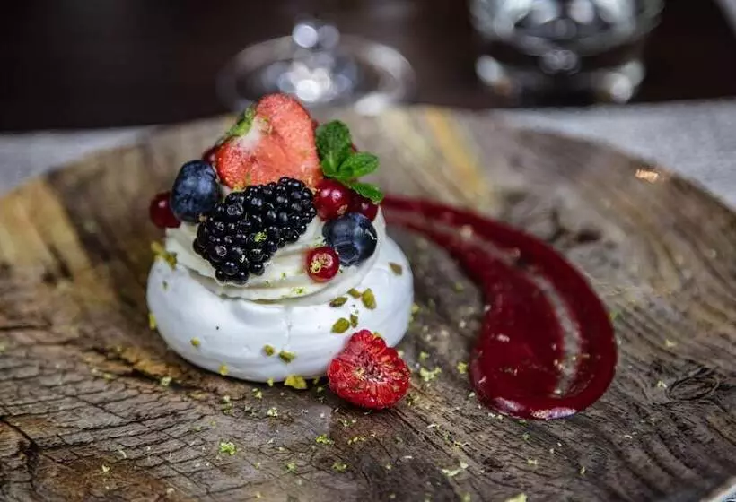 Avenue Lodge Hotel & Spa