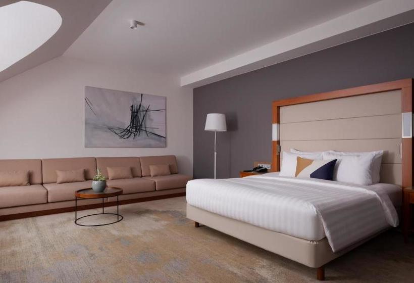 Отель Courtyard By Marriott Moscow City Center