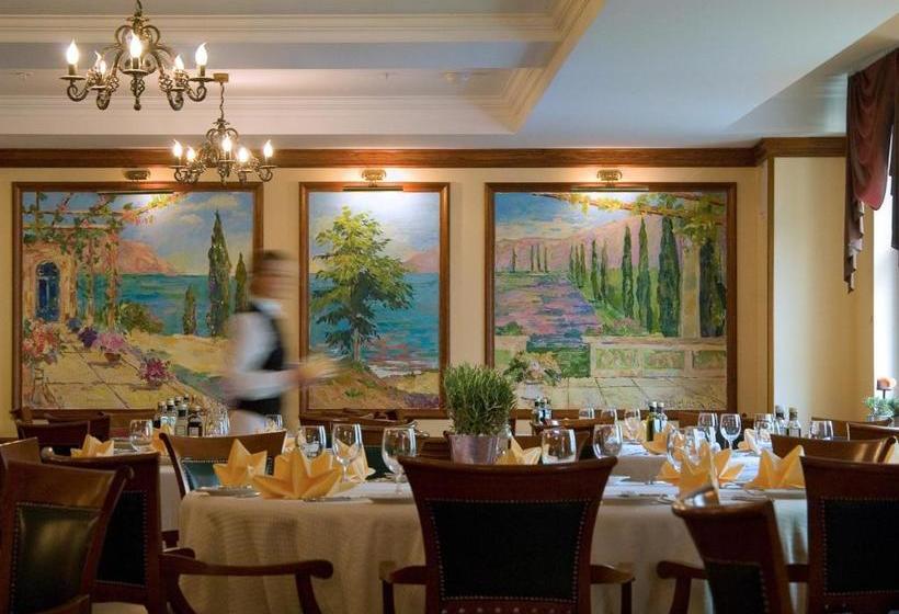 Отель Courtyard By Marriott Moscow City Center