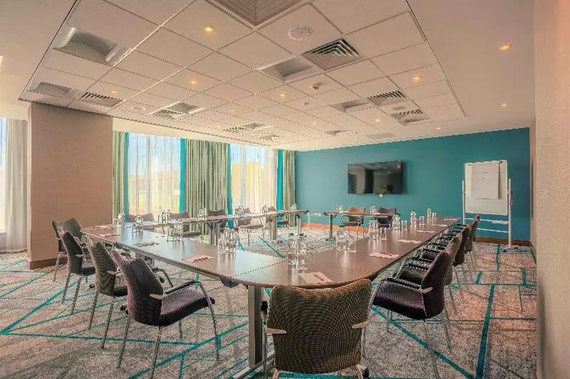 בית מלון כפרי Crowne Plaza Reading East