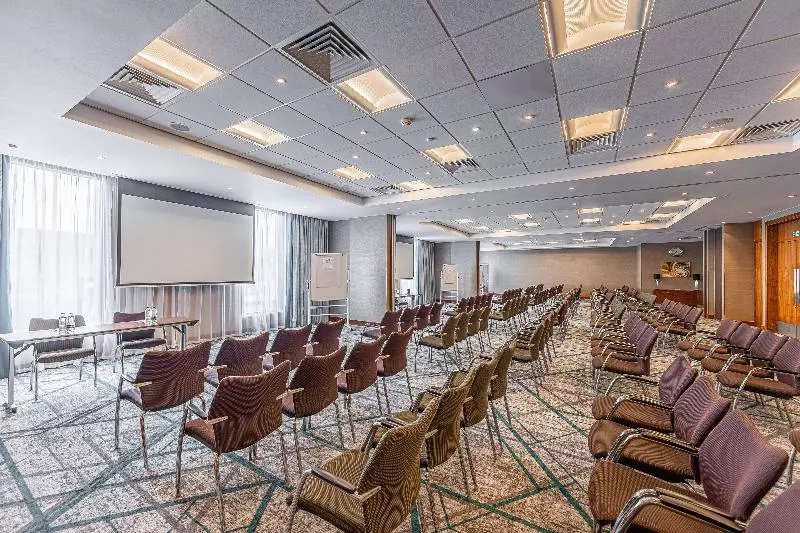 בית מלון כפרי Crowne Plaza Reading East