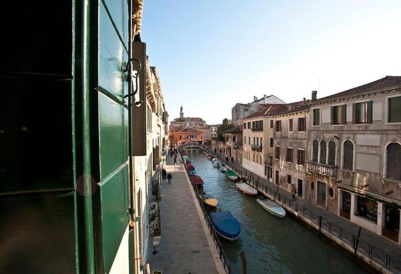 فندق Locanda Salieri