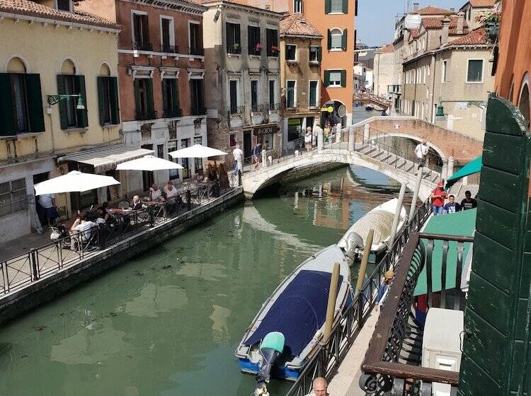 فندق Locanda Salieri