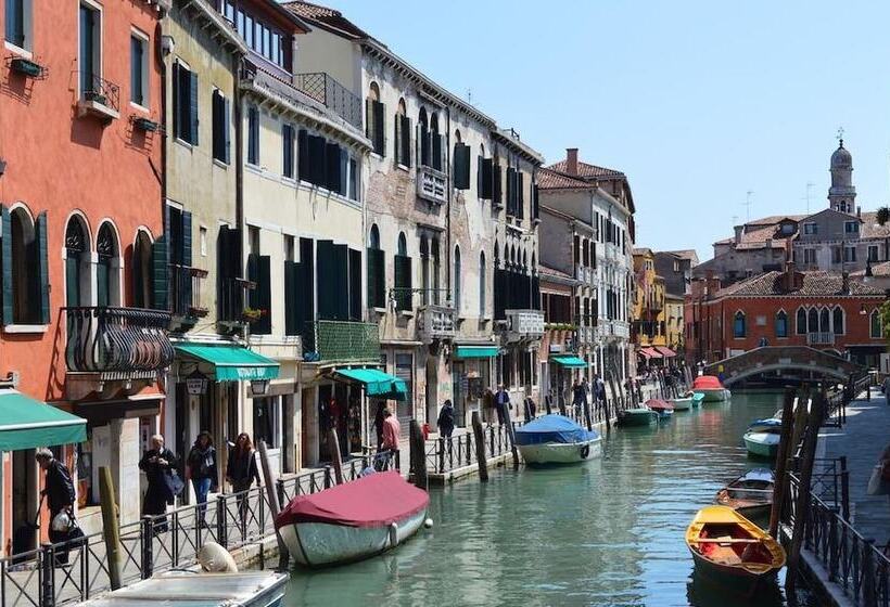 فندق Locanda Salieri