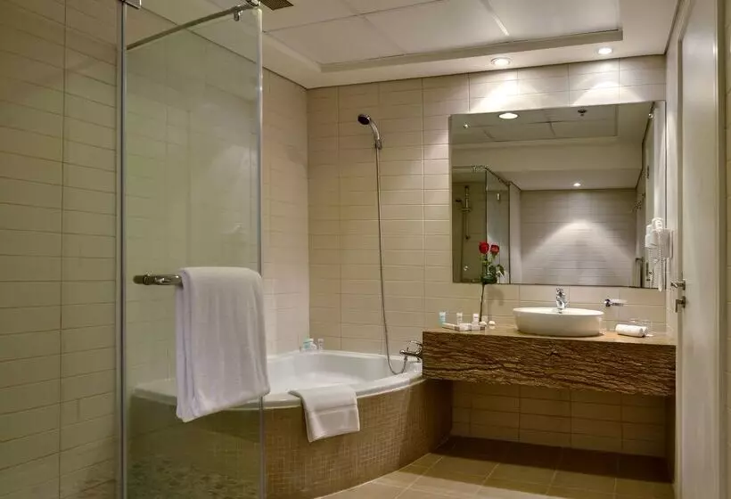 Oaks Liwa Heights Hotel Suites