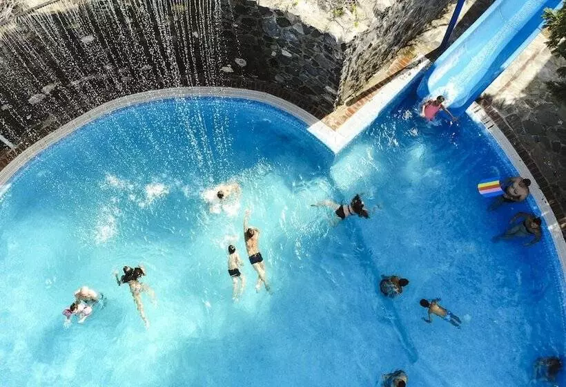 Akay Garden Family Club