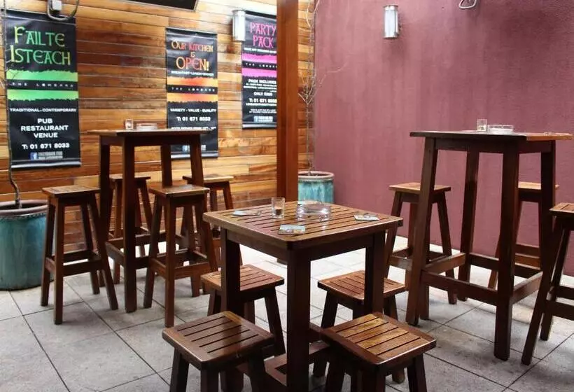 פונדק The Lombard Townhouse