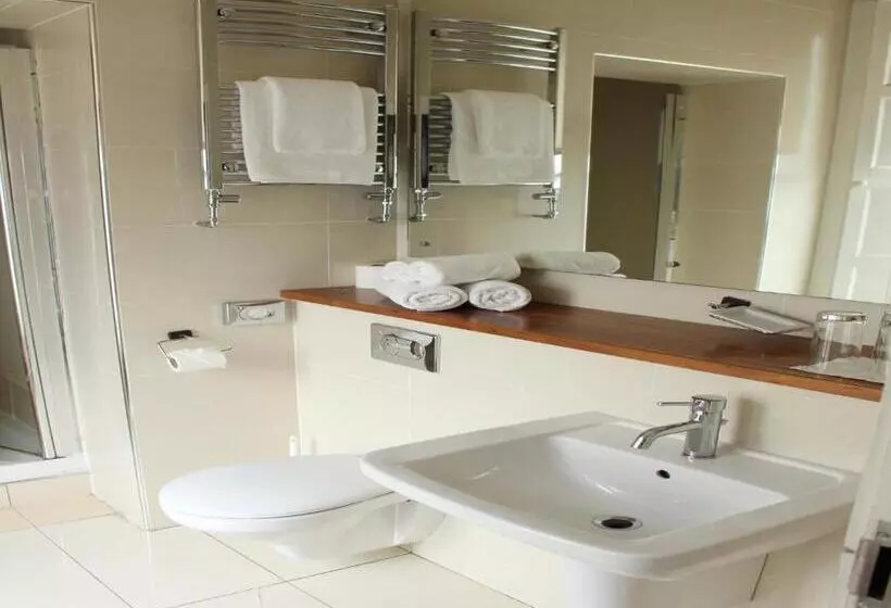 פונדק The Lombard Townhouse