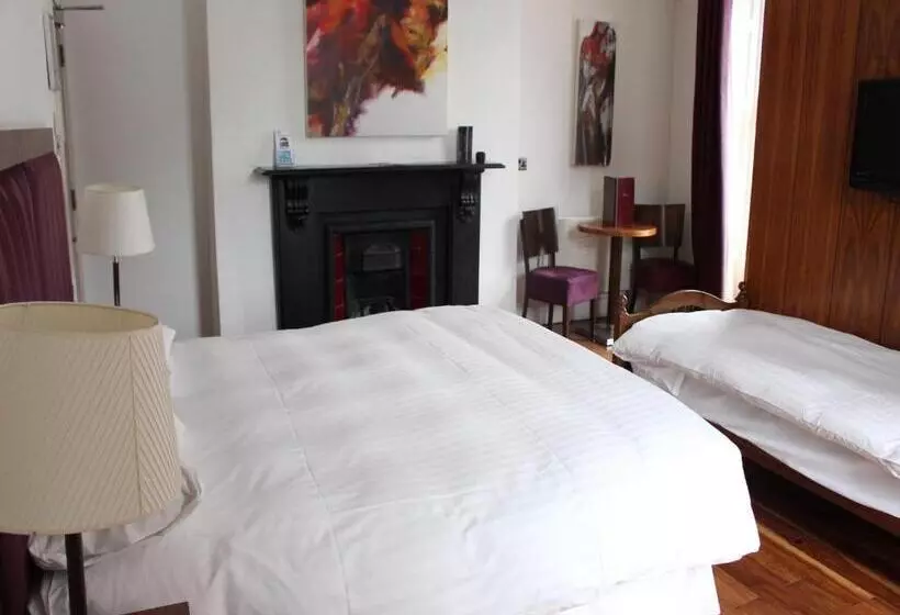 פונדק The Lombard Townhouse