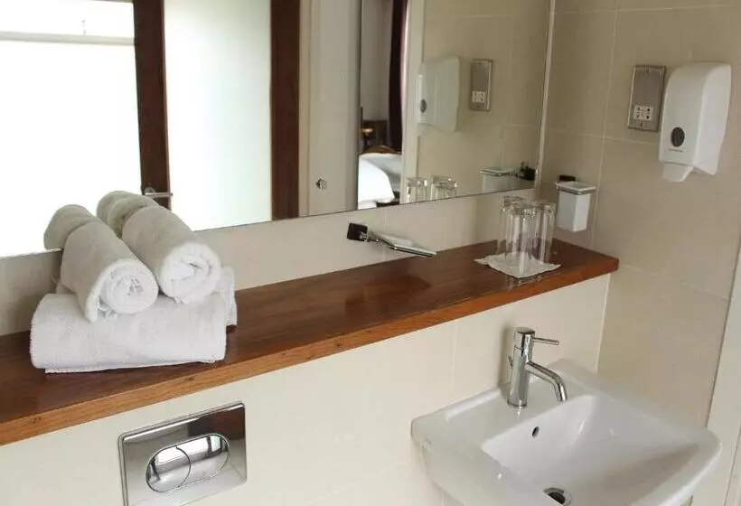 פונדק The Lombard Townhouse