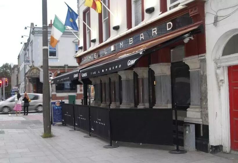 פונדק The Lombard Townhouse