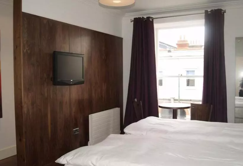 פונדק The Lombard Townhouse