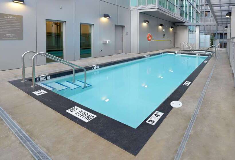 Coast Coal Harbour Vancouver Hotel By Apa