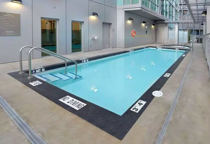 Coast Coal Harbour Vancouver Hotel By Apa