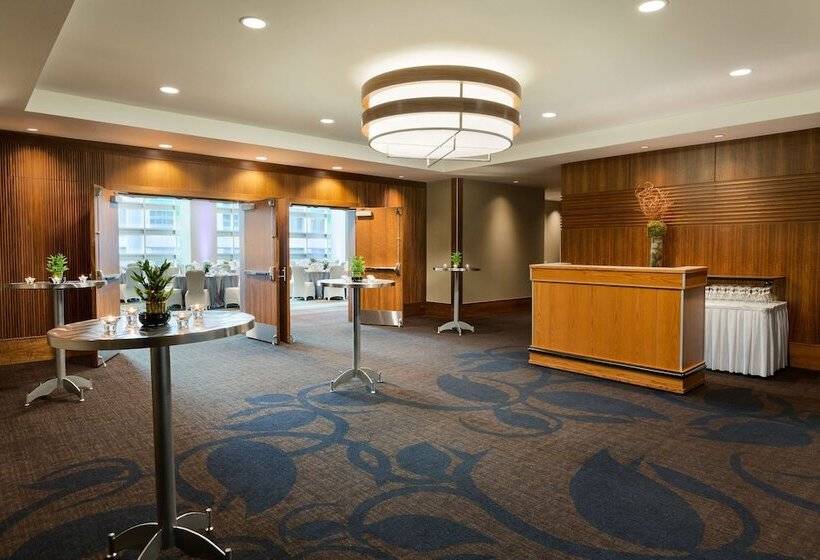 Coast Coal Harbour Vancouver Hotel By Apa