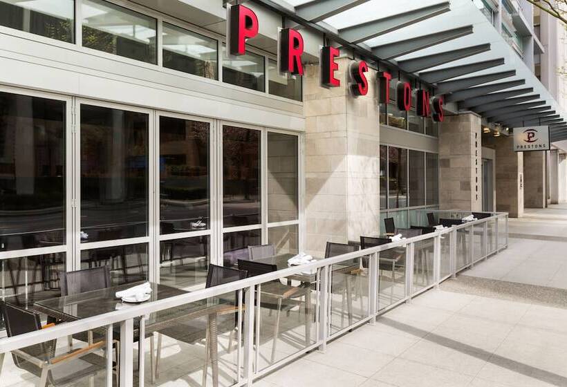 Coast Coal Harbour Vancouver Hotel By Apa