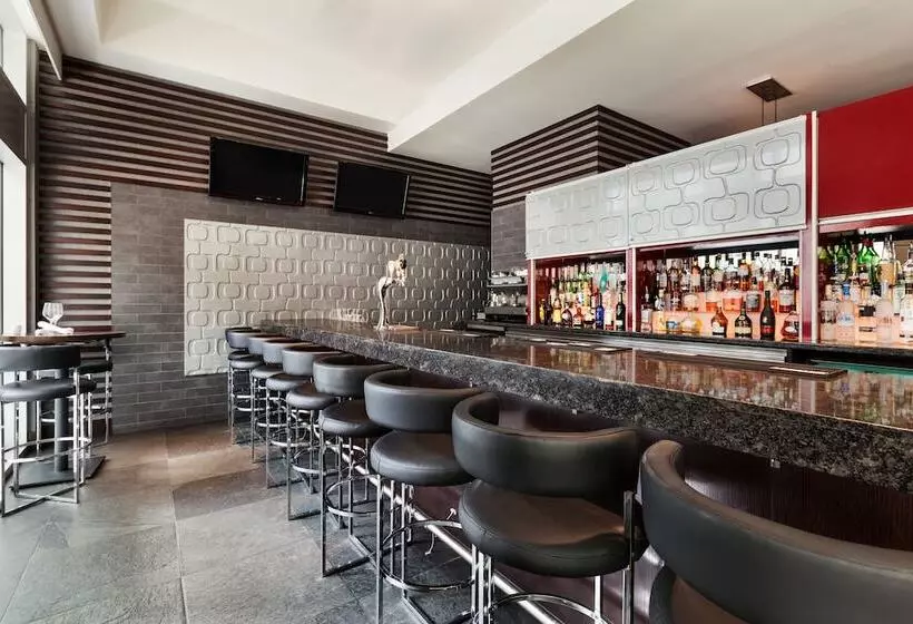 Coast Coal Harbour Vancouver Hotel By Apa