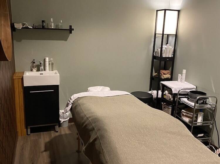 Coast Coal Harbour Vancouver Hotel By Apa