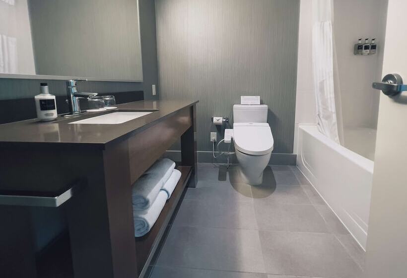 Coast Coal Harbour Vancouver Hotel By Apa