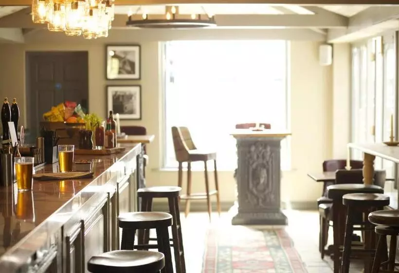 Отель Crab & Boar