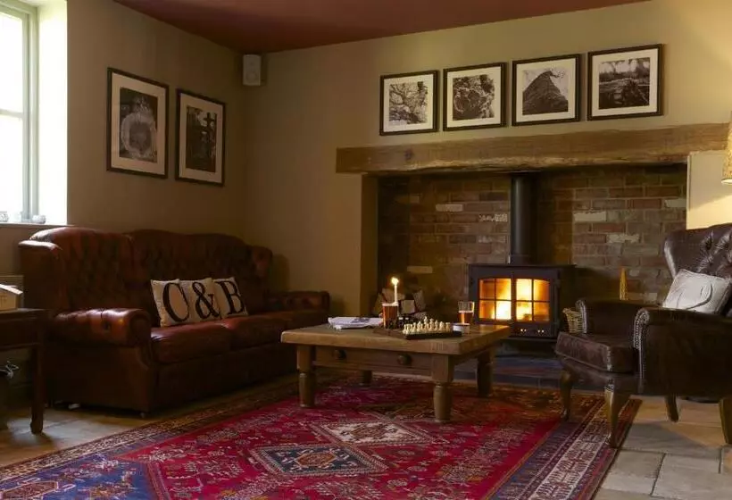 Отель Crab & Boar