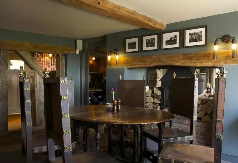 Отель Crab & Boar